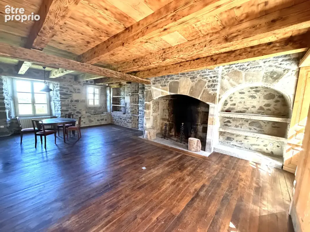 MARCENAT   Maison de maître de caractère de 220 m2 avec jolie vue sur la campagne et terrain de 943 m2 - photo 3