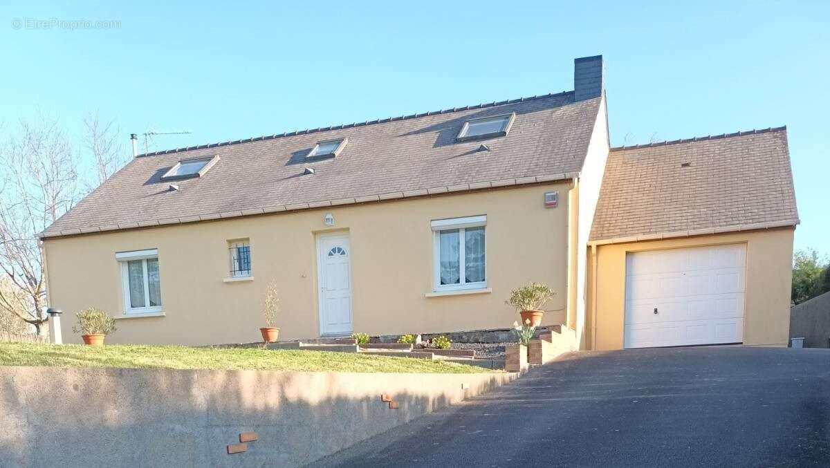 Maison à SAINT-ETIENNE-DE-MONTLUC