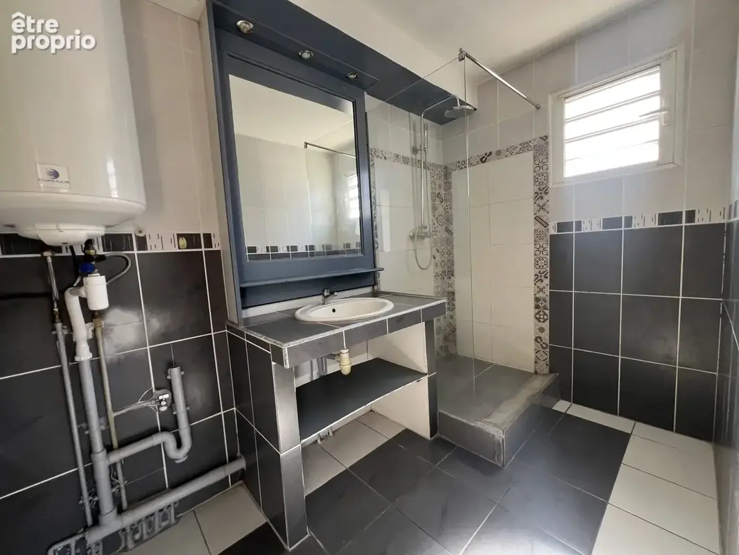 Appartement 56 m² à Saint-Paul  - photo 4