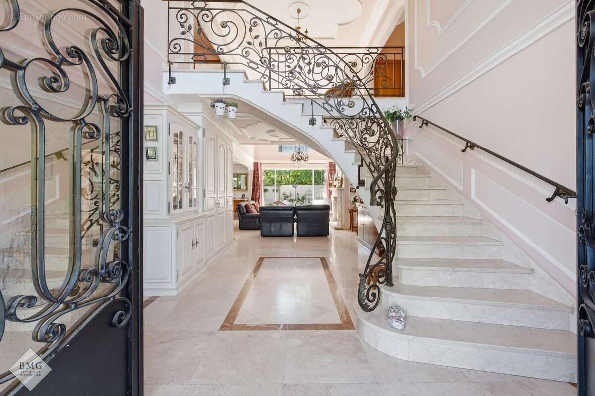 EXCLUSIVITÉ – LE PLESSIS-TRÉVISE (94420) Villa familiale de 290 m² en résidence recherchée - photo 6
