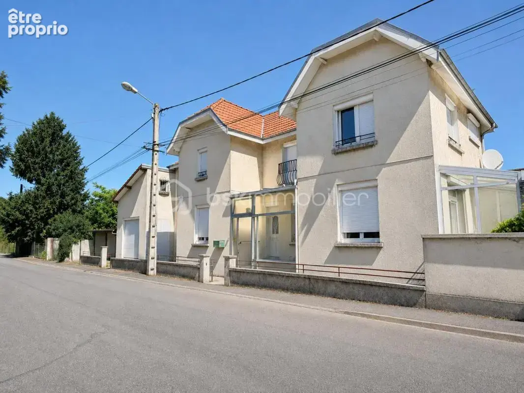 ATTIGNY – Maison familiale à rénover avec jardin, garage et fort potentiel - photo 4