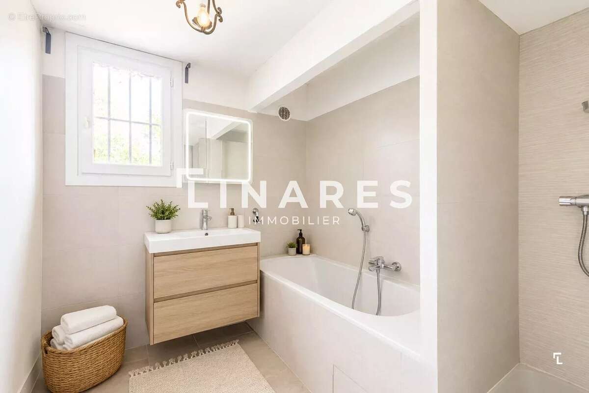 MAS DES PLATANES - Maison provençale à rénover de 263m2 - Terrain 2316m2 - Ventabren - photo 20