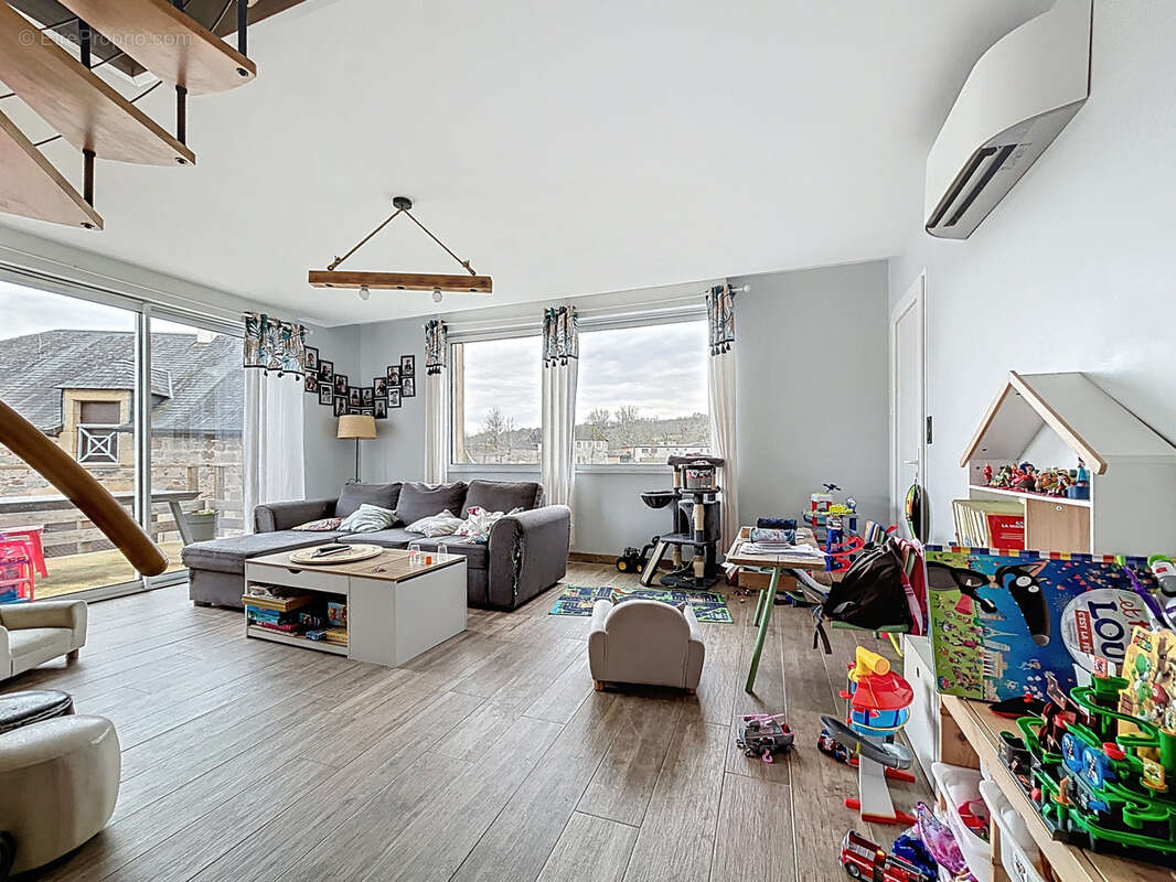 Maison à BRIGNAC-LA-PLAINE