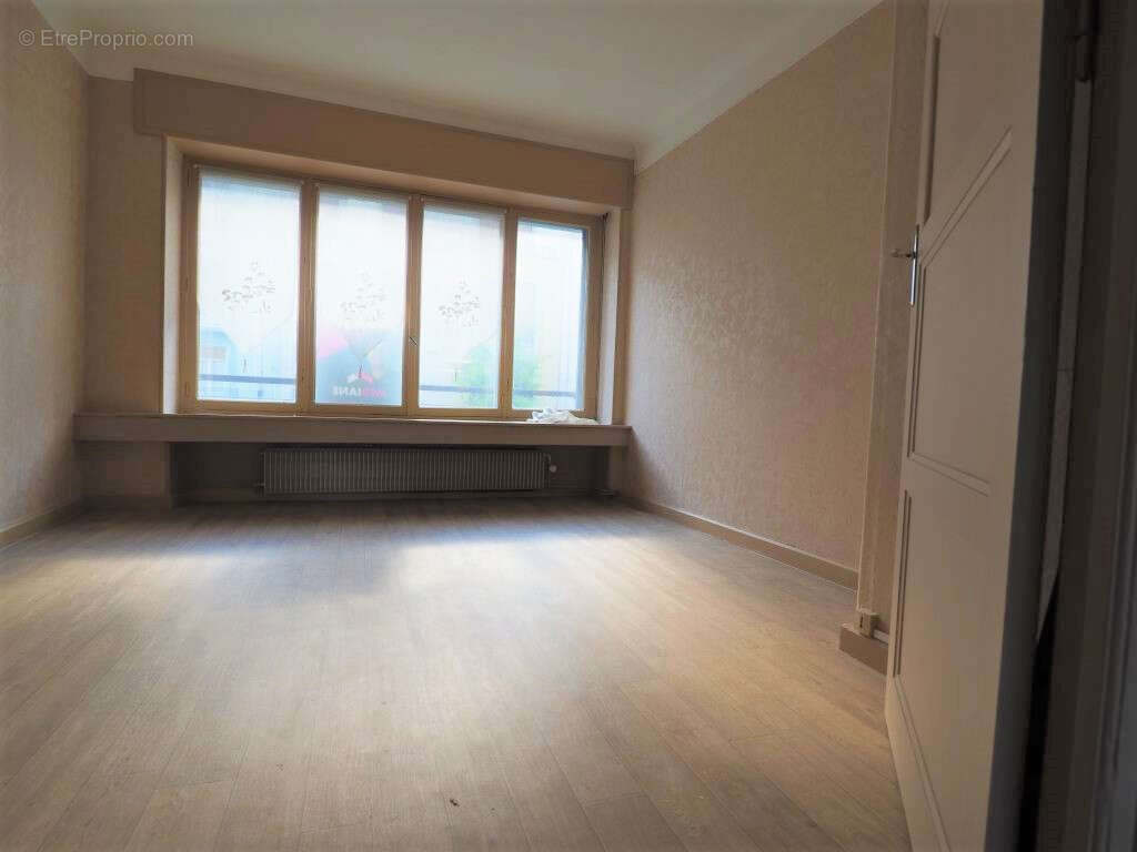 Appartement à CHARMES