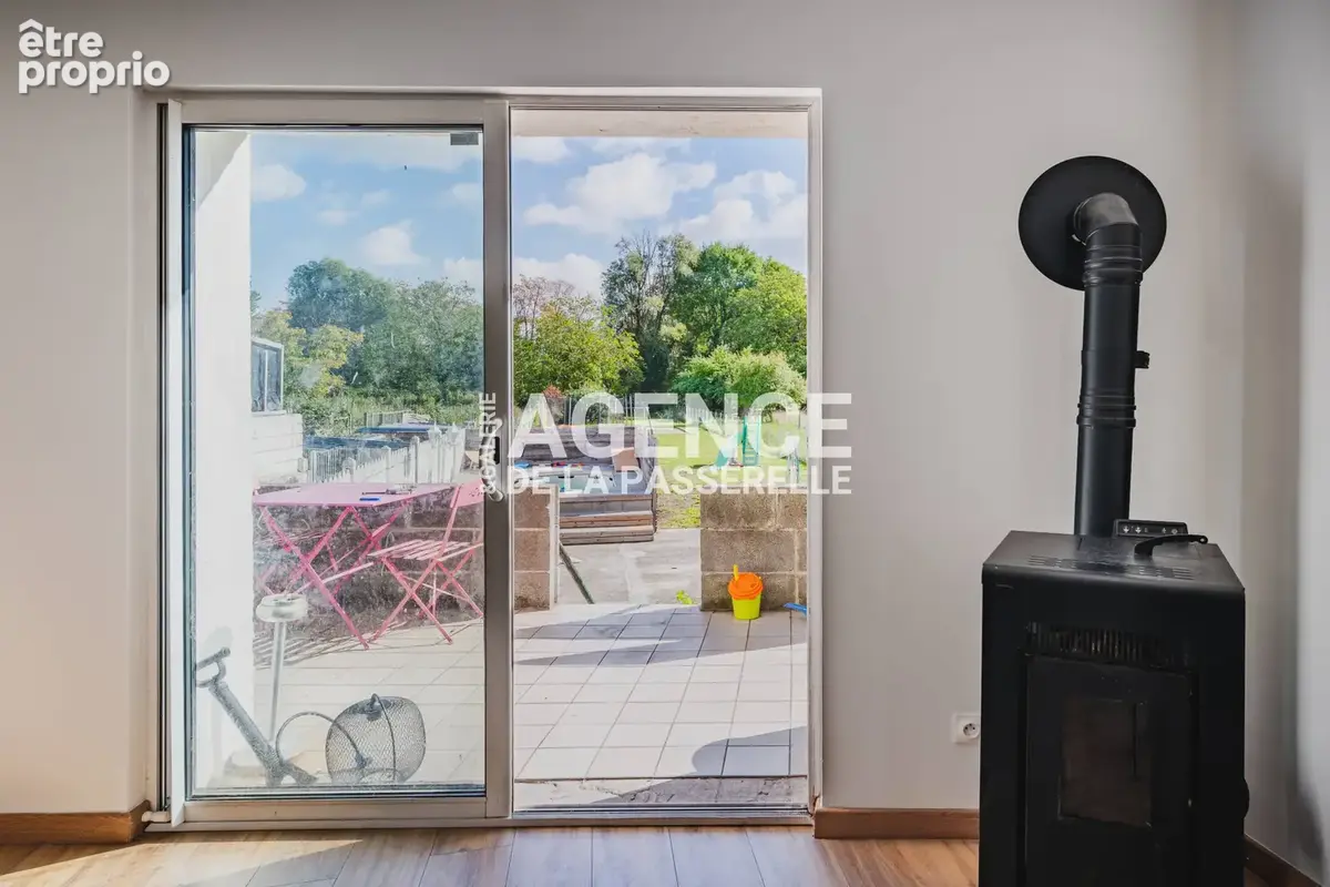 Maison rénovée de 118m2, 4 chambres, jardin et piscine. - photo 12