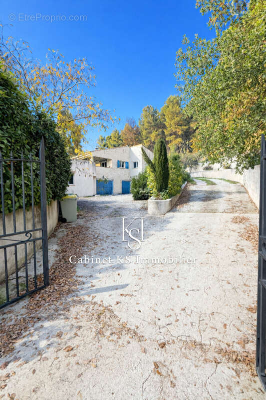 Maison 277 m² à Chateauneuf-Le-Rouge  - photo 3