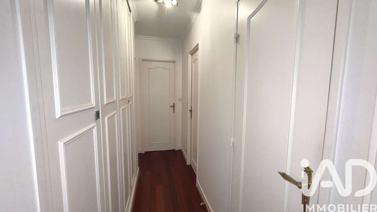 Photo 8 - Appartement à SAINT-CYR-L'ECOLE