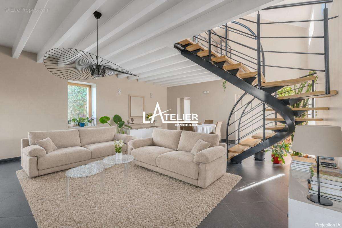 Maison en pierre avec dépendances - gros potentiel - photo 4