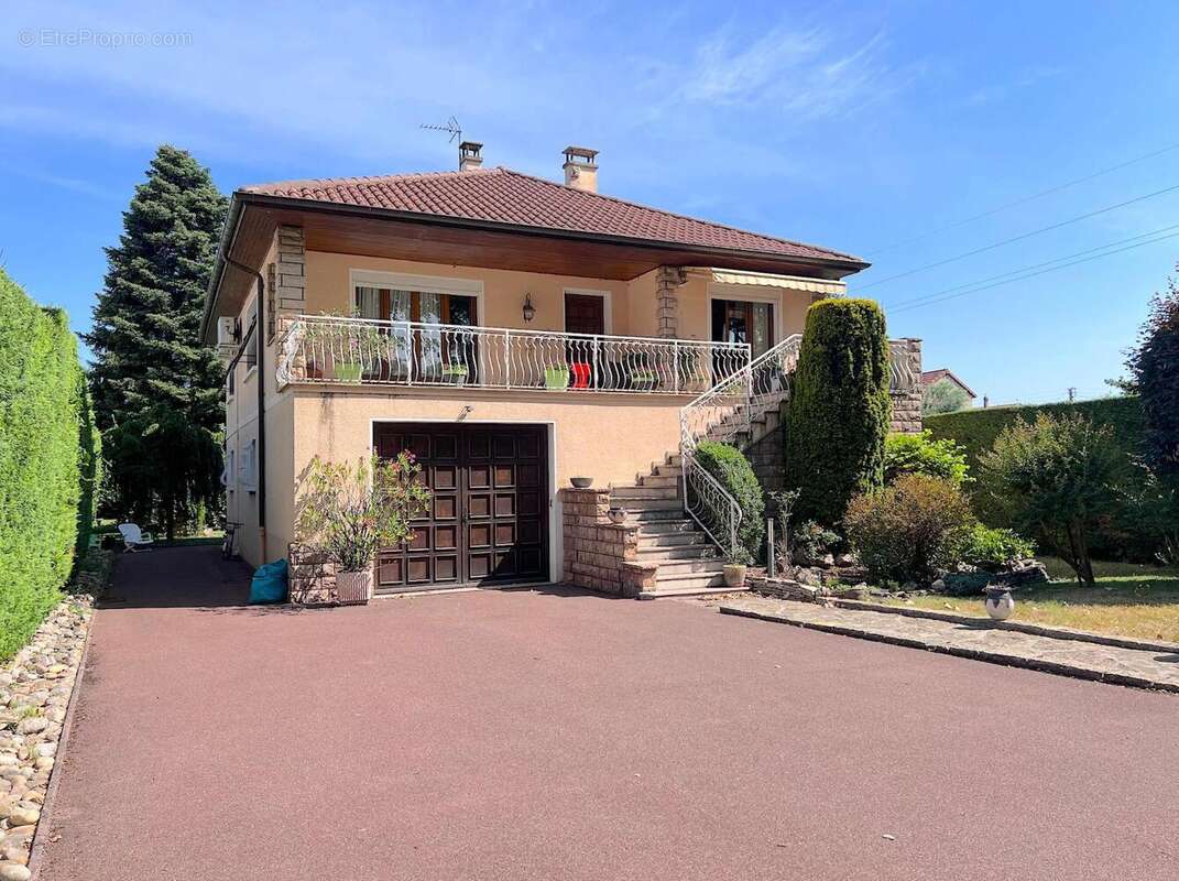   - Maison à VAULX-EN-VELIN