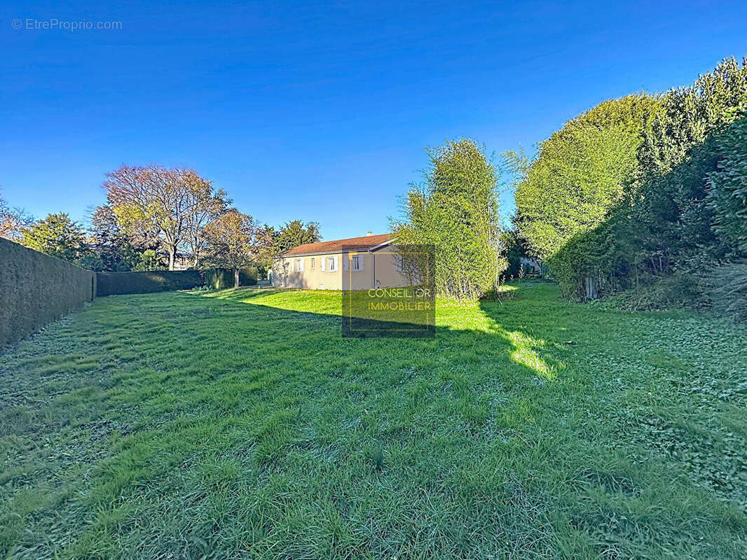 Maison à SAINT-GENIS-LAVAL