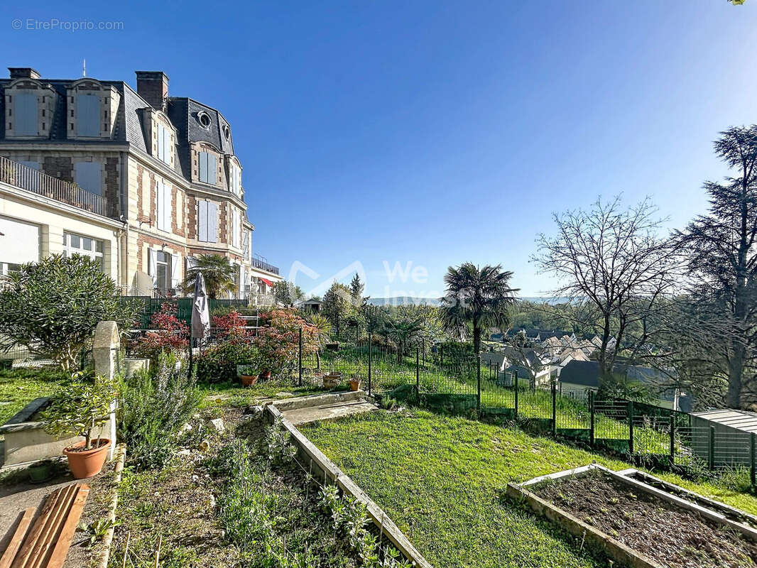 Appartement à NAY