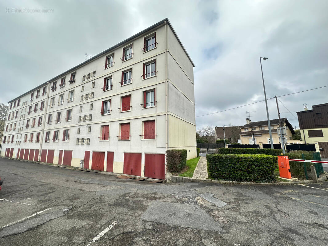 Appartement à SAINTE-GENEVIEVE-DES-BOIS