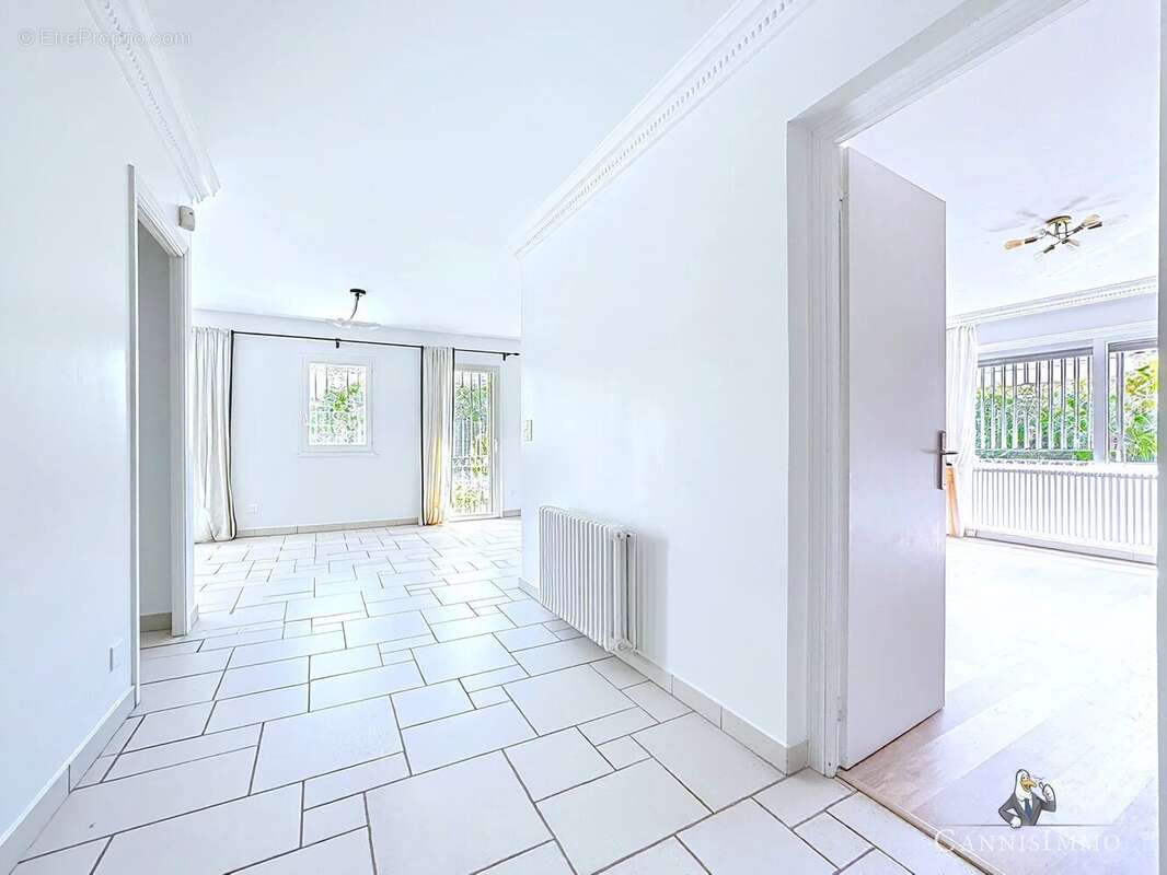 Cannes oxford, appartement 2 pieces 84 m² rénové en rez de jardin - photo 9