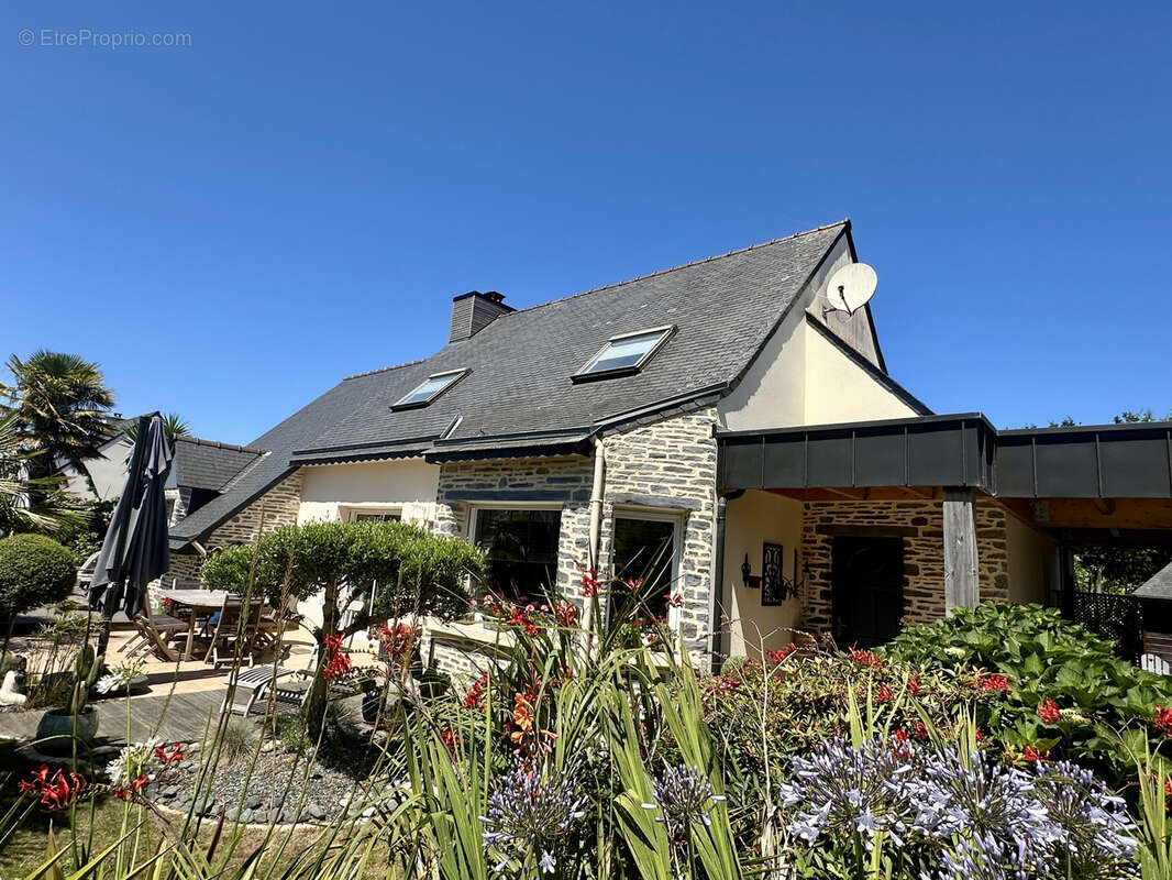 Maison à PLOUGRESCANT