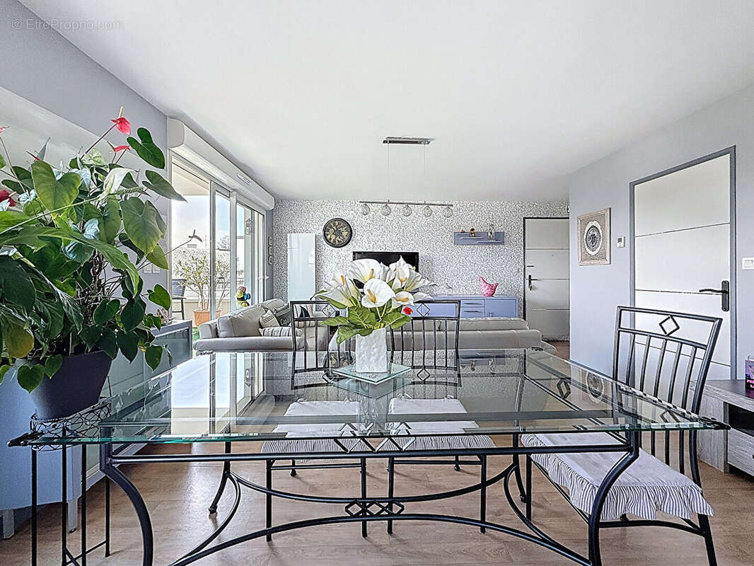 Appartement à SURZUR