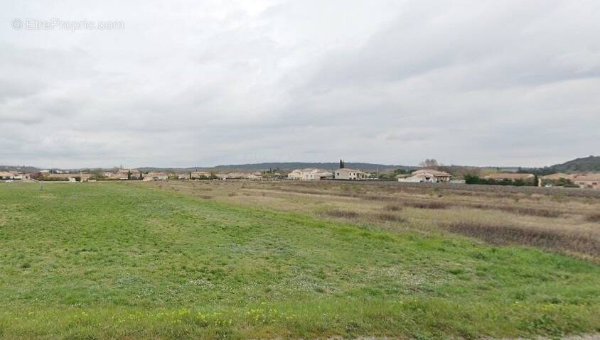 Terrain à RIBAUTE-LES-TAVERNES
