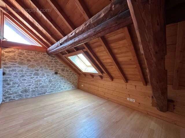 Appartement à ALLONZIER-LA-CAILLE