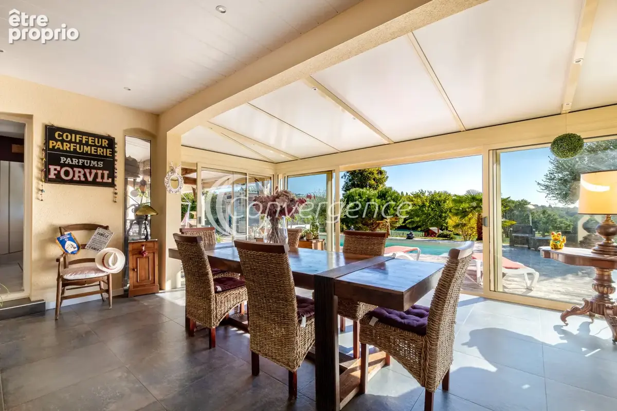 Maison plain-pied - 4 chambres - 2 garages - Piscine - photo 5