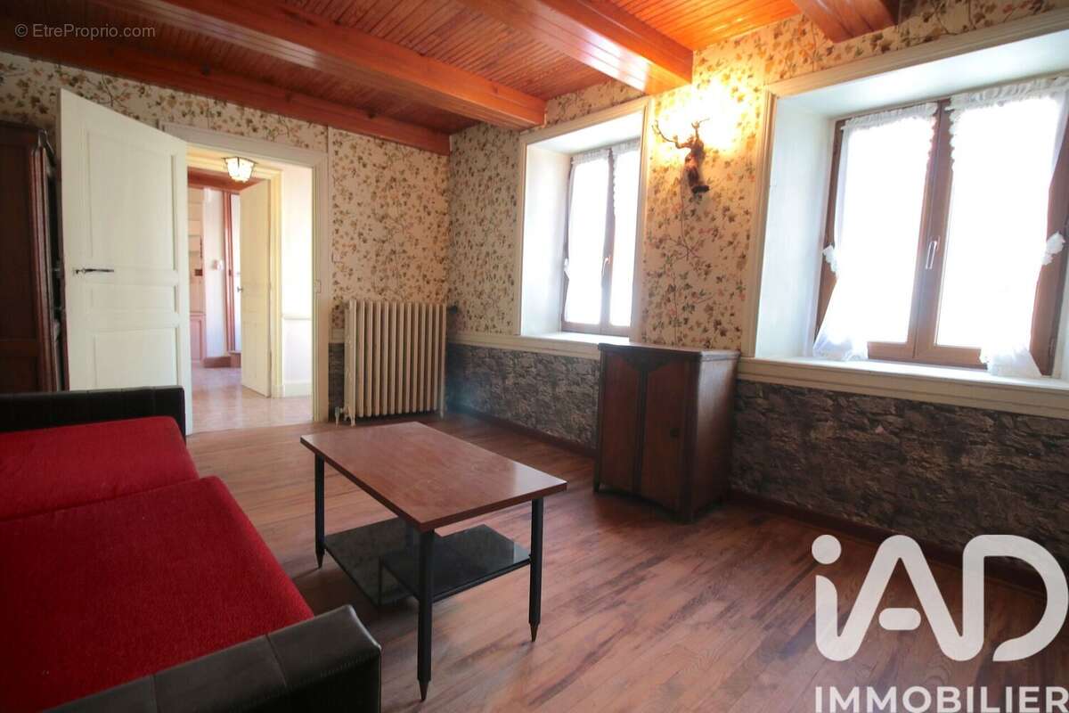 Maison 98 m² à Saint-Bonnet-Le-Bourg  - photo 7