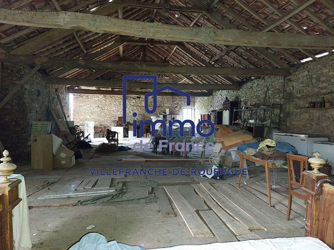 Ancienne fermette composée de 2 logments et dépendances - photo 10