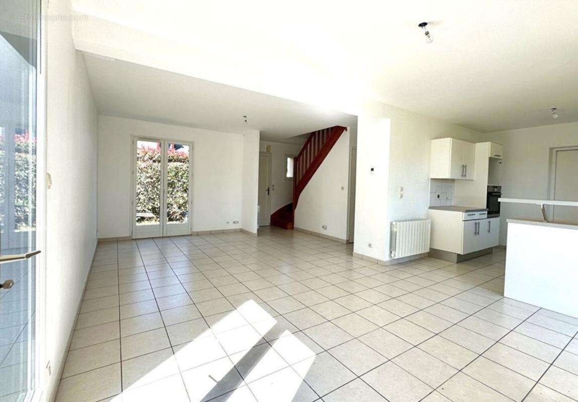 Maison à SAINT-JOUAN-DES-GUERETS