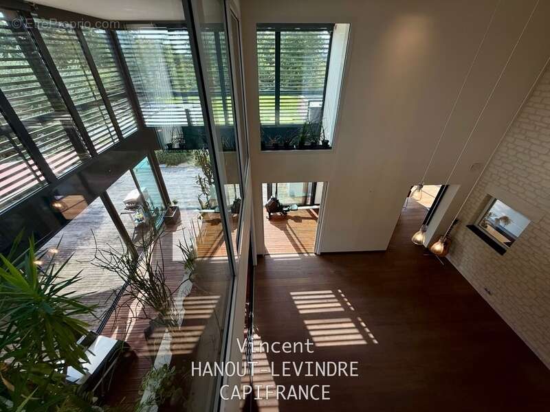 Maison à vendre 9 pièces BAZOGES EN PAILLERS (85) - photo 2