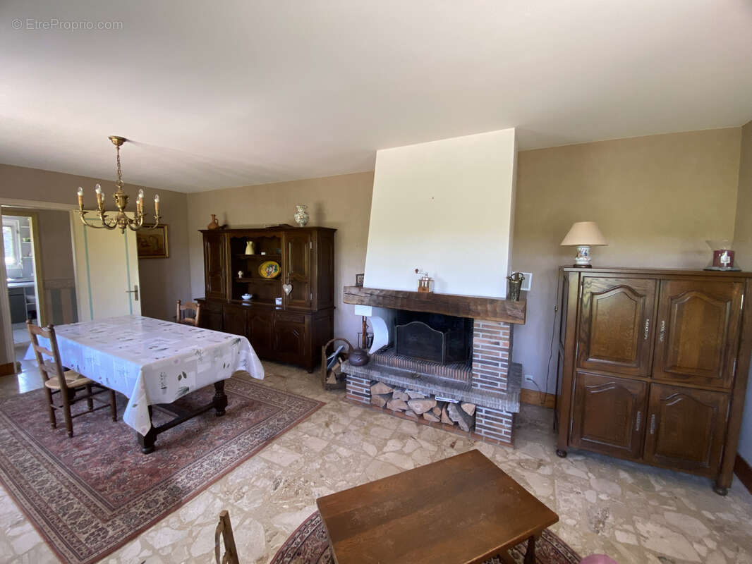 Maison indépendante T5 de 141 m2 sur parcelle de 1650 m2 à Saint Léonard - photo 9