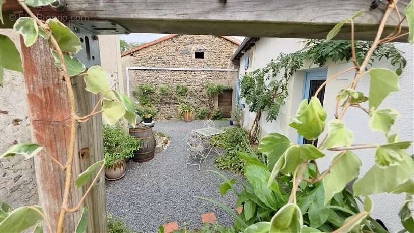 Maison à ADRIERS