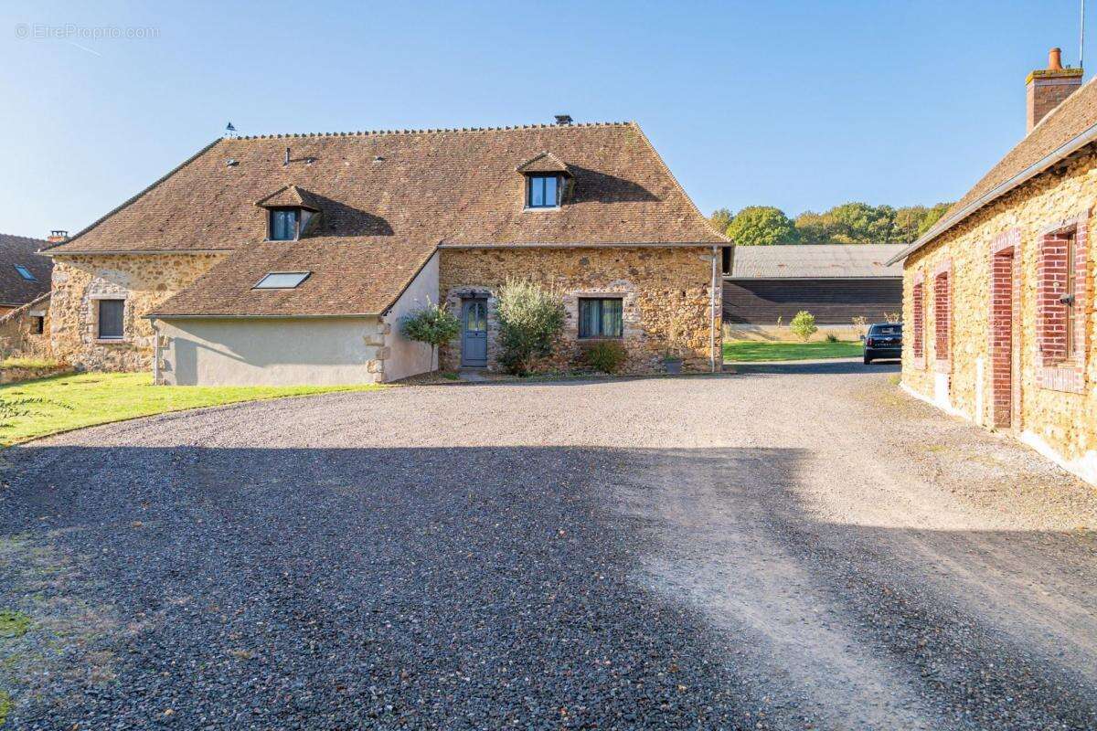 Maison à SAVIGNE-L&#039;EVEQUE