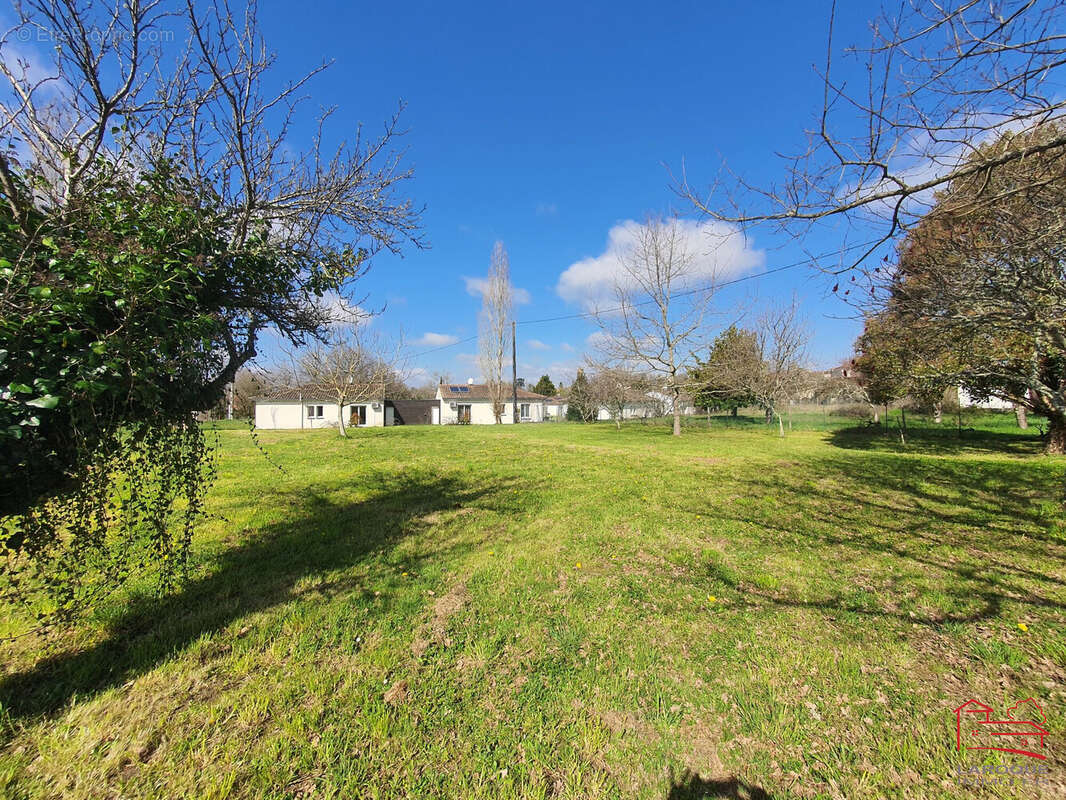 Terrain à LAROQUE-TIMBAUT
