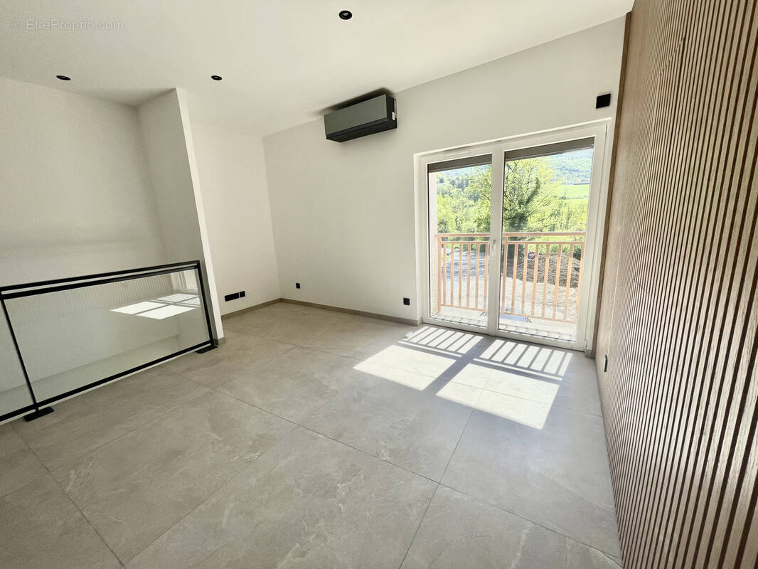 Appartement à COGNIN