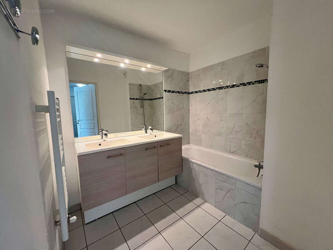 Le Pradet - Appartement de type 3 - 62 m2 - photo 8