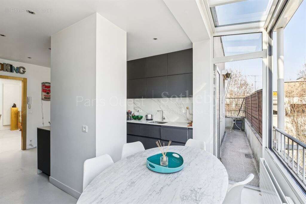 Appartement à PARIS-16E