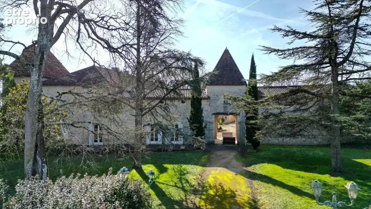 Superbe château avec vue panoramique, élégance et charme - photo 5