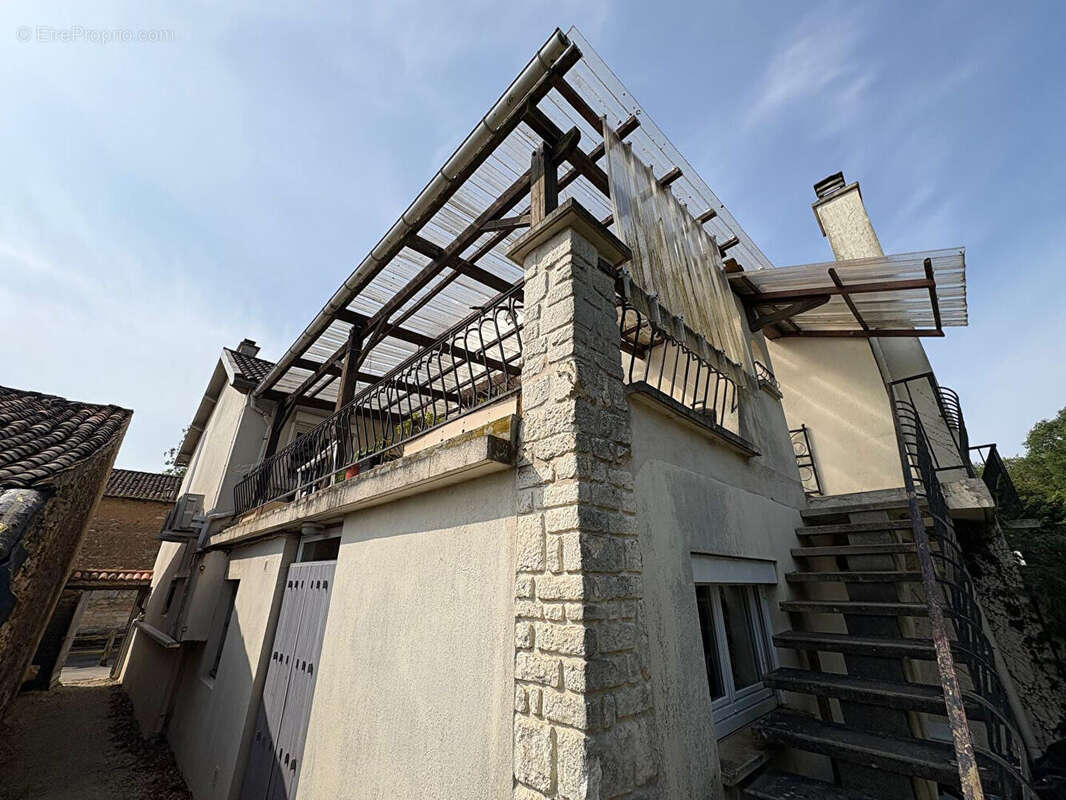 Appartement à VOUNEUIL-SOUS-BIARD