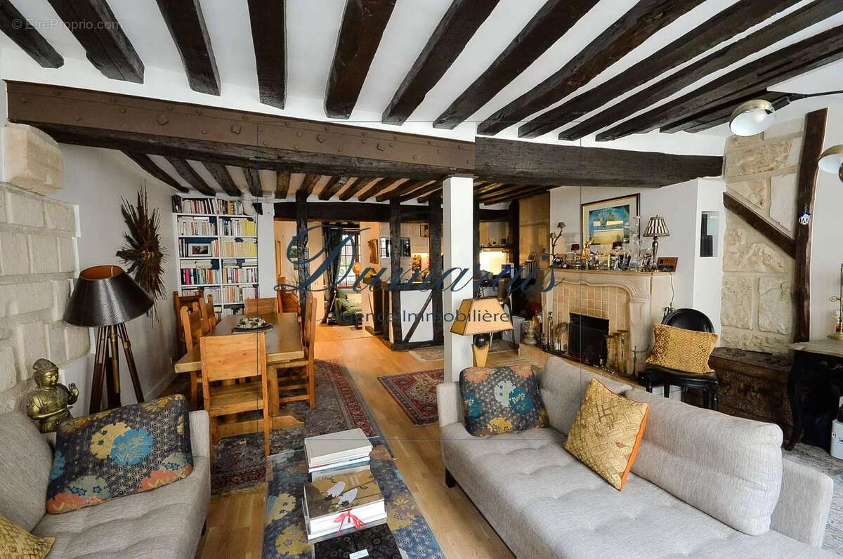 Appartement à PARIS-3E