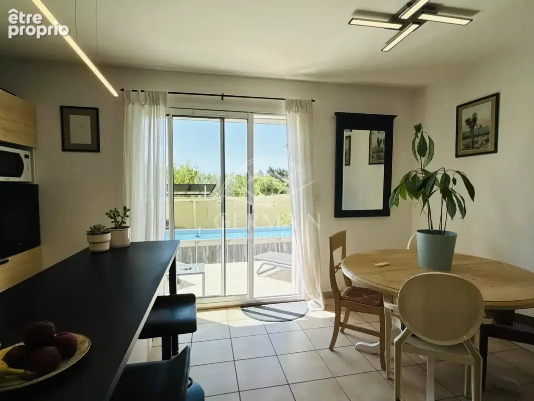 L'Isle-sur-la-Sorgue, à vendre, maison de plain-pied dans une résidence sécurisée à deux pas du centre-ville. - photo 2