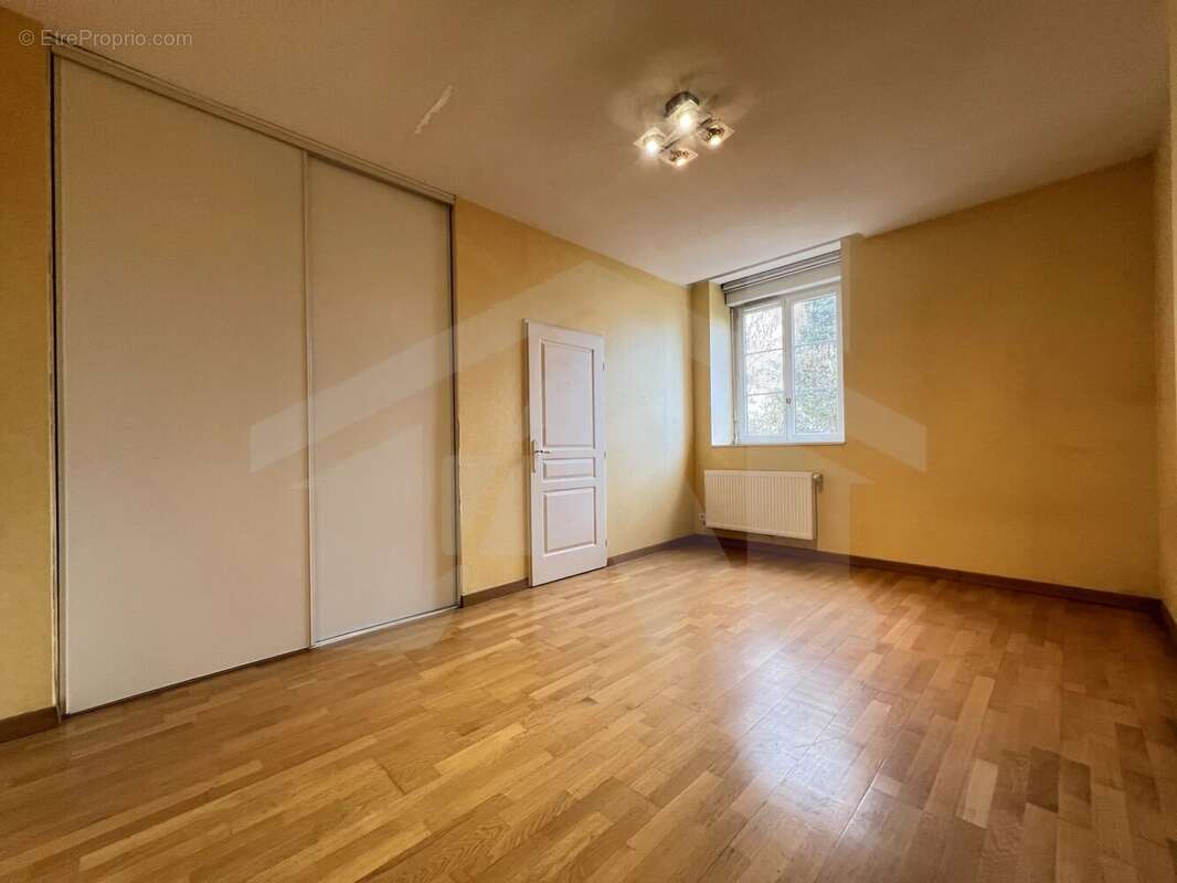 Appartement à POISAT