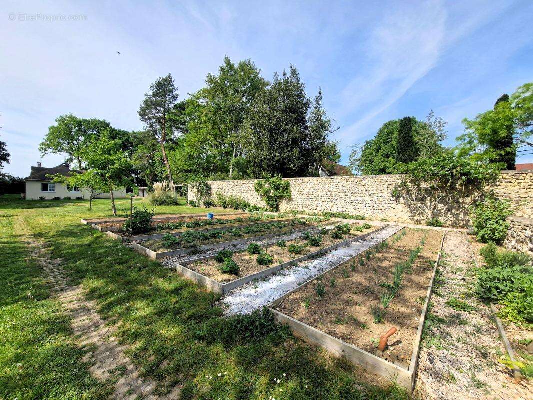 Maison À Vendre - Fontaine-sous-Jouy – Une parenthèse de nature aux portes de Pacy-sur-Eure et d'Évreux - photo 12
