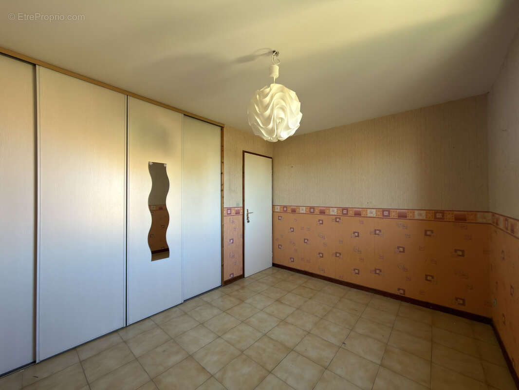 Maison à SAINT-LAURENT-DE-LA-SALANQUE