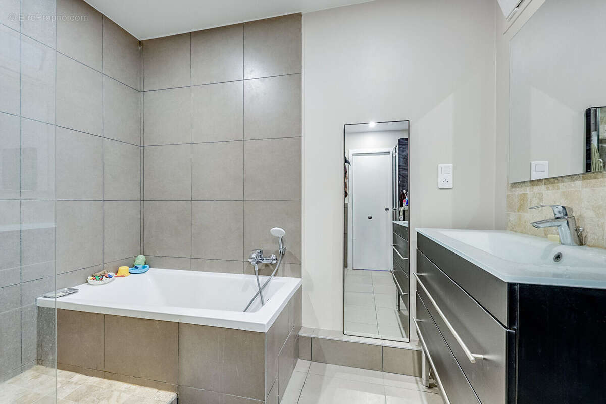 Appartement à PARIS-20E