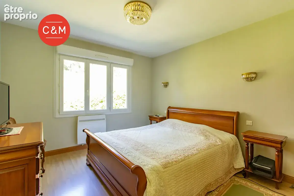 PONT-SAINT-MARTIN - Plain-pied 5 pièces 116 m² - photo 6