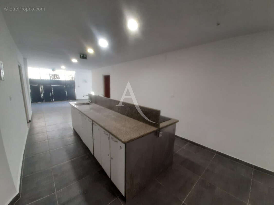 Commerce à FORT-DE-FRANCE