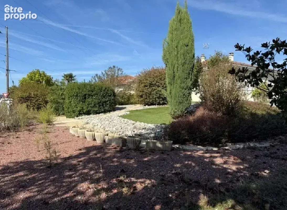 Maison 6 pièces 117 m² à vendre à Ruffec (16700) - photo 4