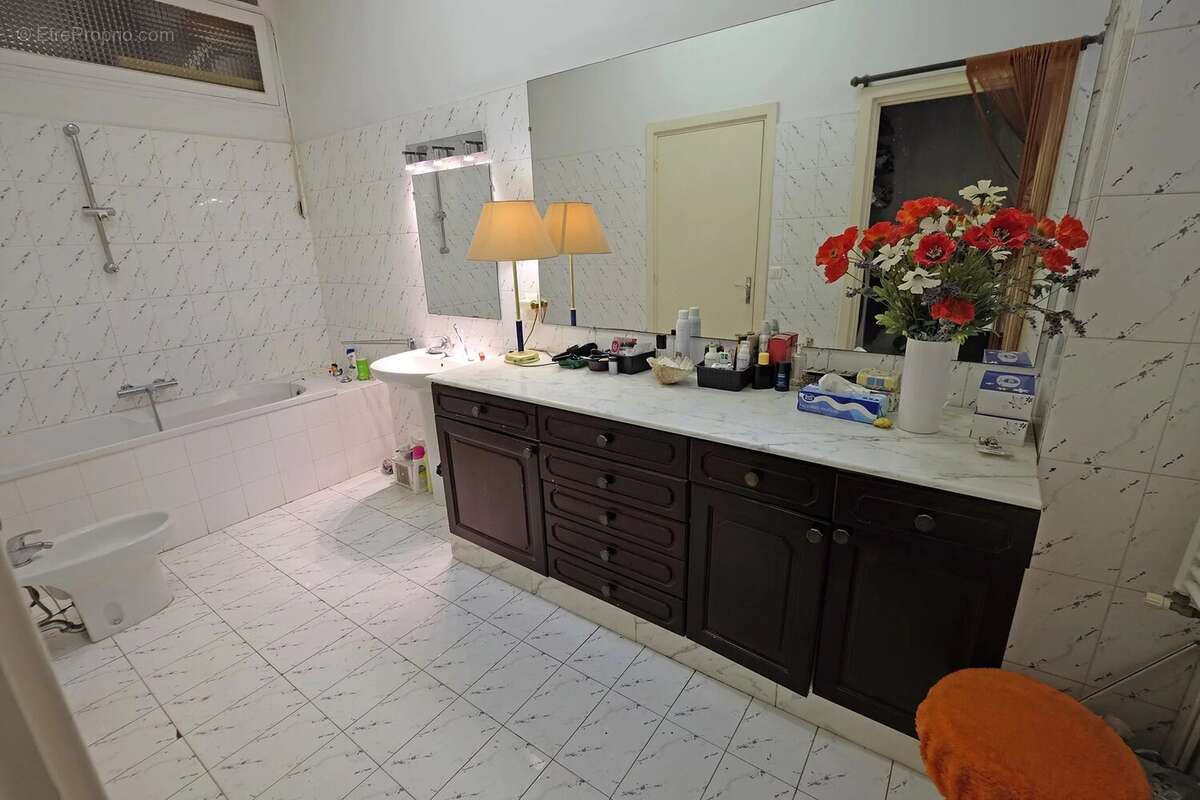 Appartement à ROQUEBRUNE-CAP-MARTIN