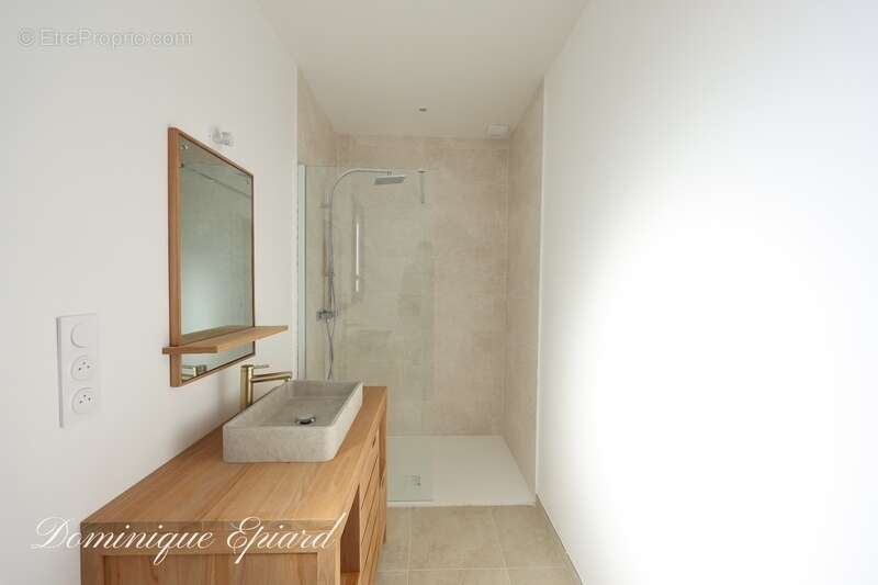 Maison à NOUAILLE-MAUPERTUIS