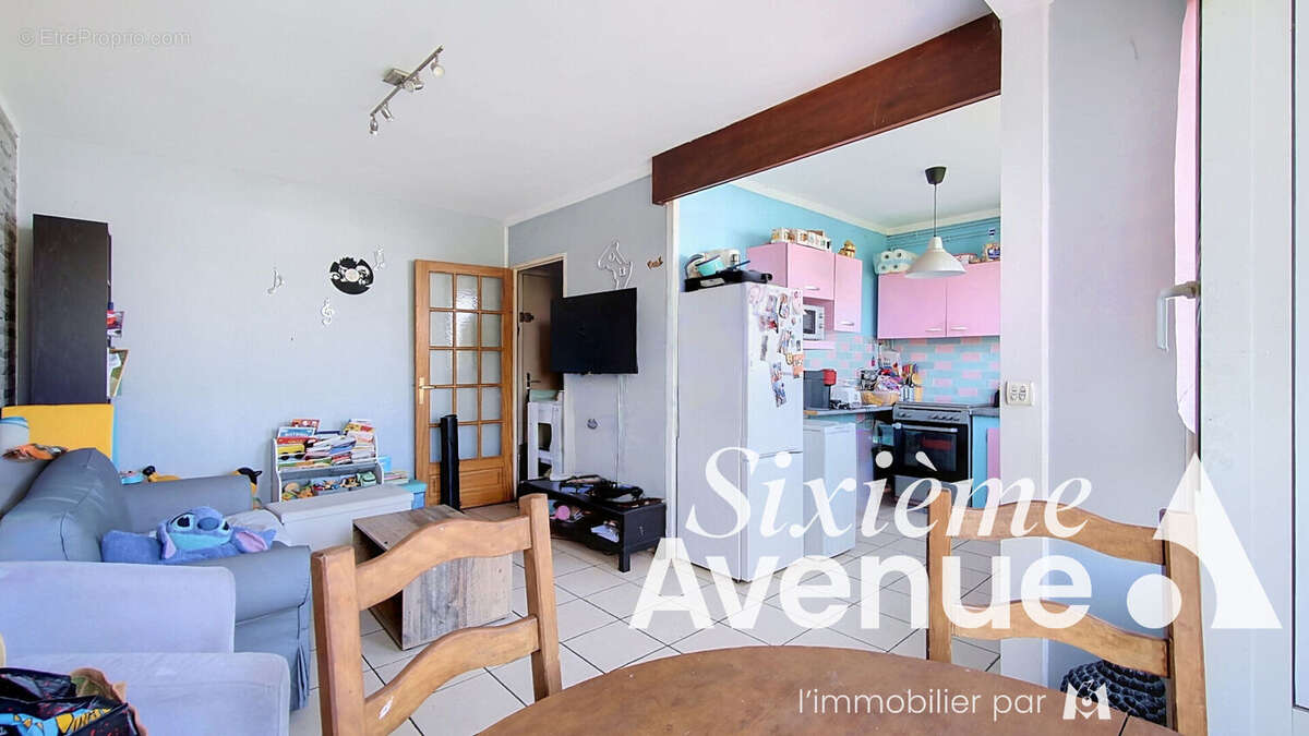 Appartement Saint Priest 2 pièces 40m² avec parking privé et fermé - photo 3