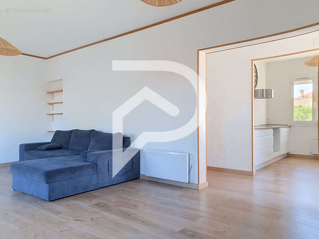 Appartement  T4 80m²  terrasse et parking - photo 6