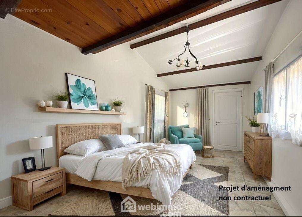 Chambre pleine de charme avec belle hauteur sous plafond et poutres apparentes. - Appartement à FREJUS