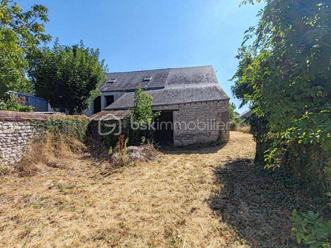 Maison de ville et grange à rénover entièrement - photo 3